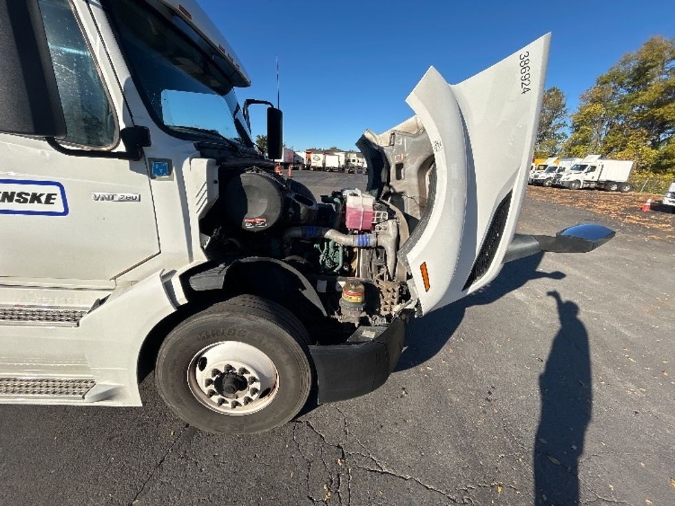 Sleeper Tractor-Heavy Duty Tractors-Volvo-2022-VNL64760-Liverpool-NY-596,821\n\t\tmiles-$ 62,250 - Image 18