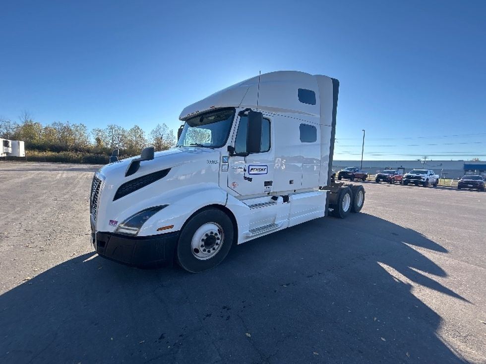 Sleeper Tractor-Heavy Duty Tractors-Volvo-2022-VNL64760-Liverpool-NY-596,821\n\t\tmiles-$ 62,250 - Image 2