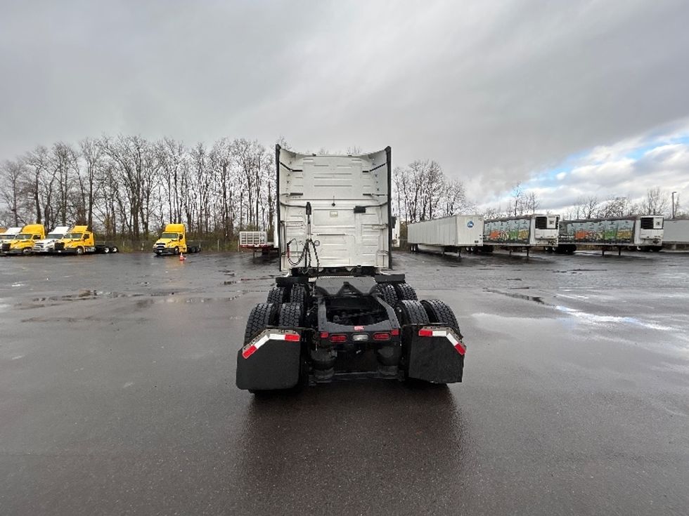 Sleeper Tractor-Heavy Duty Tractors-Volvo-2022-VNL64760-Liverpool-NY-596,821\n\t\tmiles-$ 62,250 - Image 5