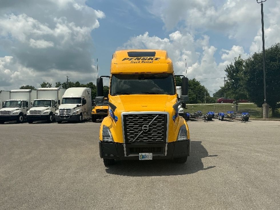 Sleeper Tractor-Heavy Duty Tractors-Volvo-2022-VNL64760-Louisville-KY-369,258\n\t\tmiles-$ 81,750 - Image 2