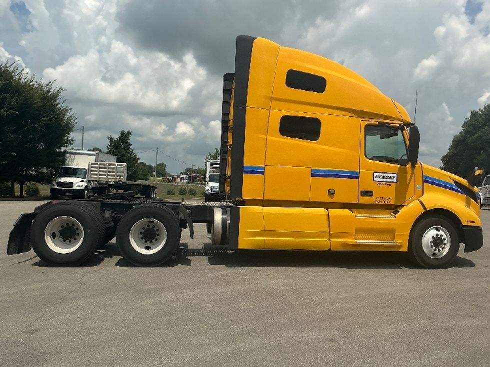 Sleeper Tractor-Heavy Duty Tractors-Volvo-2022-VNL64760-Louisville-KY-369,258\n\t\tmiles-$ 81,750 - Image 8