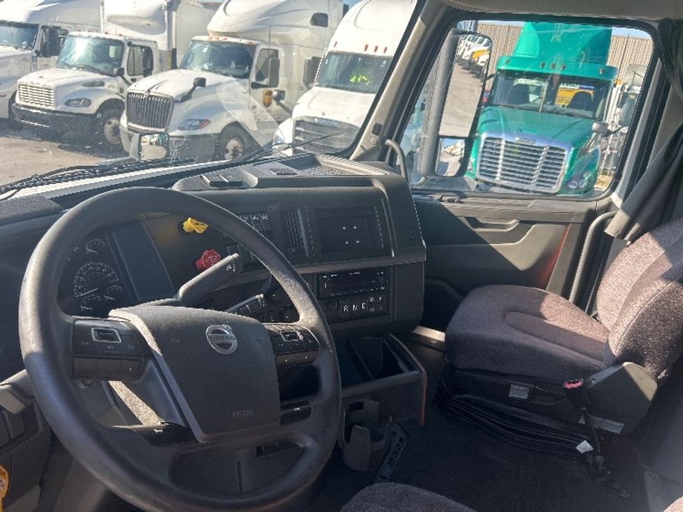 Sleeper Tractor-Heavy Duty Tractors-Volvo-2022-VNL64760-Louisville-KY-467,483\n\t\tmiles-$ 75,250 - Image 10