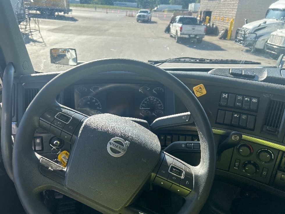 Sleeper Tractor-Heavy Duty Tractors-Volvo-2022-VNL64760-Louisville-KY-467,483\n\t\tmiles-$ 75,250 - Image 11