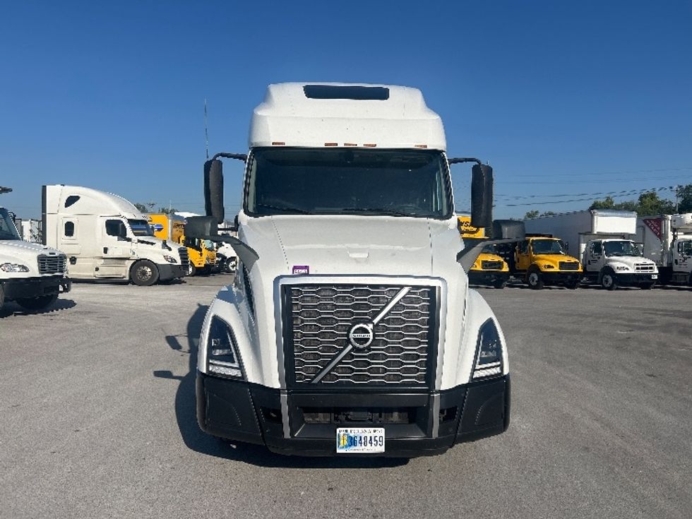 Sleeper Tractor-Heavy Duty Tractors-Volvo-2022-VNL64760-Louisville-KY-467,483\n\t\tmiles-$ 75,250 - Image 2