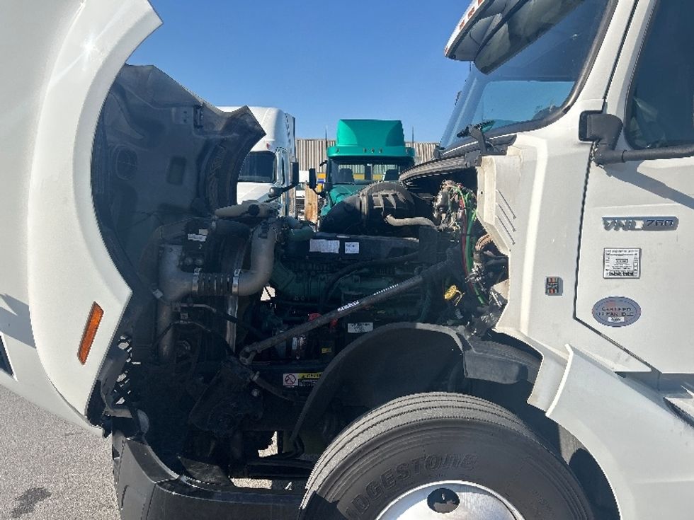Sleeper Tractor-Heavy Duty Tractors-Volvo-2022-VNL64760-Louisville-KY-467,483\n\t\tmiles-$ 75,250 - Image 21