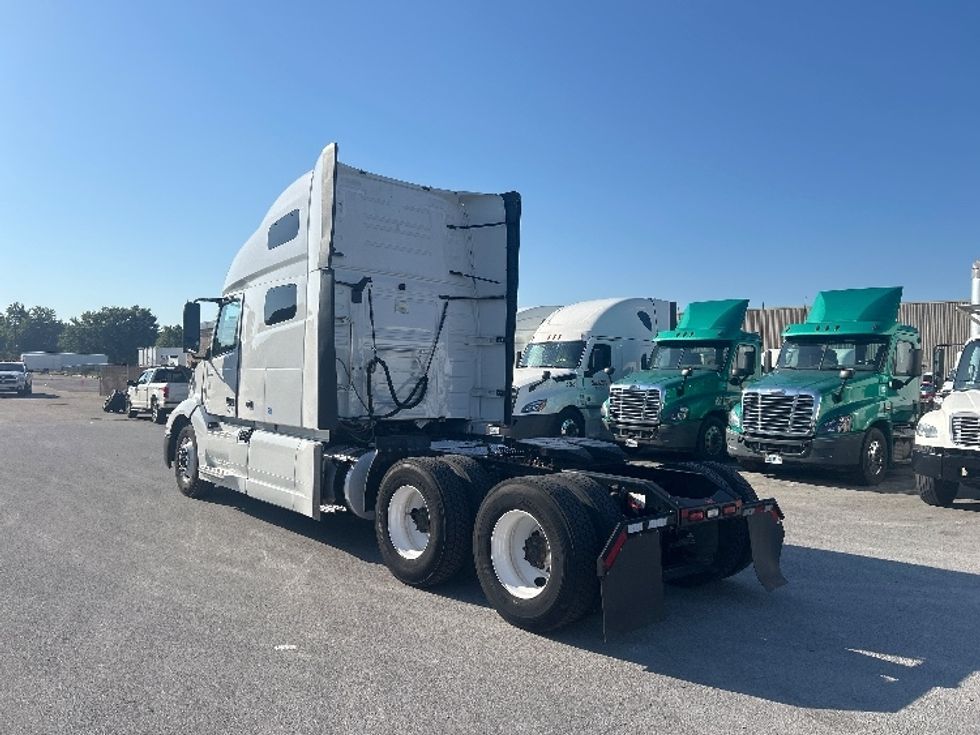 Sleeper Tractor-Heavy Duty Tractors-Volvo-2022-VNL64760-Louisville-KY-467,483\n\t\tmiles-$ 75,250 - Image 5