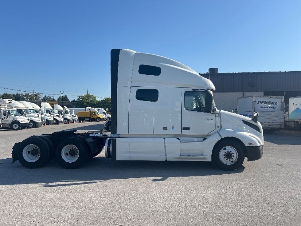 Sleeper Tractor-Heavy Duty Tractors-Volvo-2022-VNL64760-Louisville-KY-467,483\n\t\tmiles-$ 75,250 - Image 8