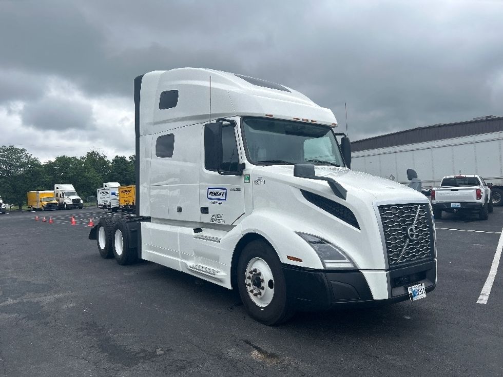 Sleeper Tractor-Heavy Duty Tractors-Volvo-2022-VNL64760-Louisville-KY-475,842\n\t\tmiles-$ 77,750 - Image 1