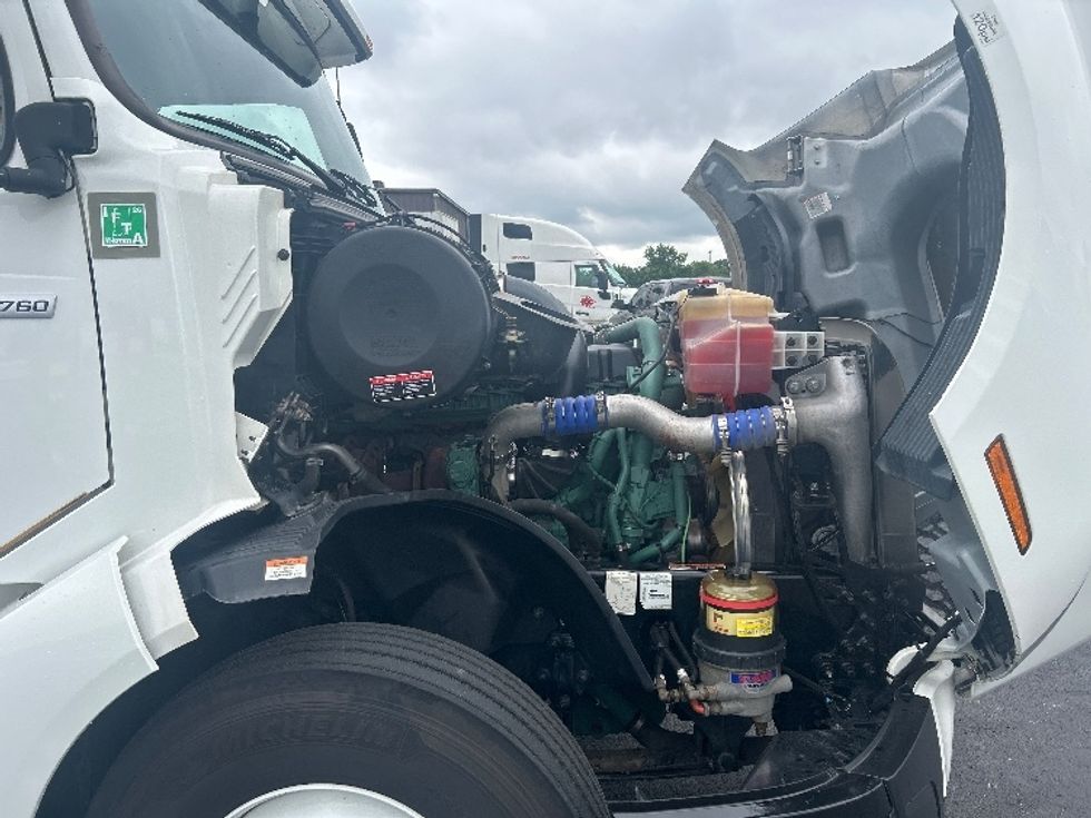 Sleeper Tractor-Heavy Duty Tractors-Volvo-2022-VNL64760-Louisville-KY-475,842\n\t\tmiles-$ 77,750 - Image 20