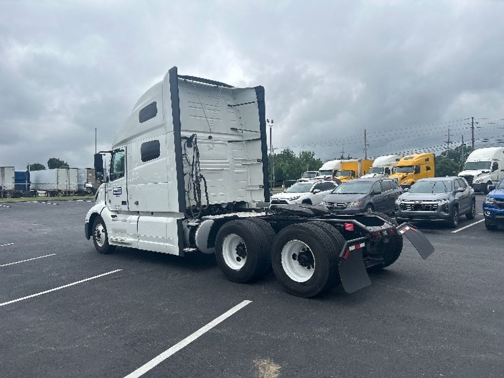 Sleeper Tractor-Heavy Duty Tractors-Volvo-2022-VNL64760-Louisville-KY-475,842\n\t\tmiles-$ 77,750 - Image 5