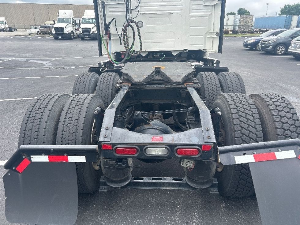 Sleeper Tractor-Heavy Duty Tractors-Volvo-2022-VNL64760-Louisville-KY-475,842\n\t\tmiles-$ 77,750 - Image 6