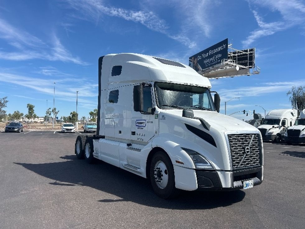 Sleeper Tractor-Heavy Duty Tractors-Volvo-2022-VNL64760-Louisville-KY-509,880\n\t\tmiles-$ 84,000 - Image 1