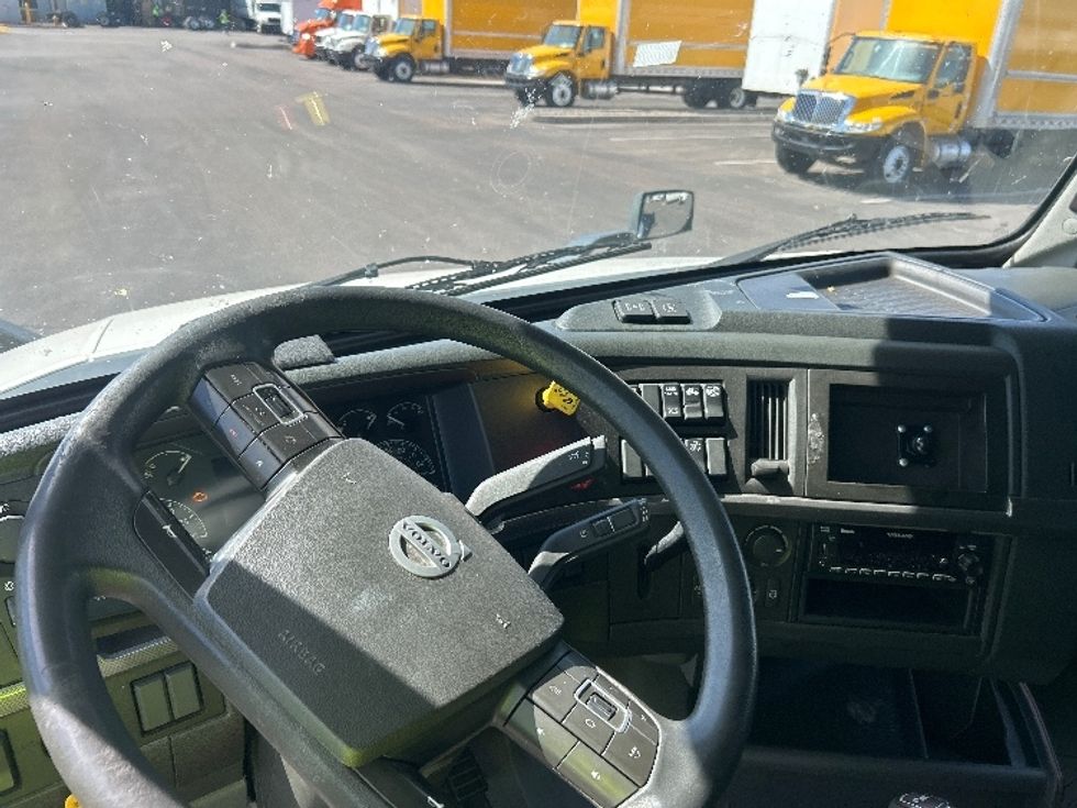 Sleeper Tractor-Heavy Duty Tractors-Volvo-2022-VNL64760-Louisville-KY-509,880\n\t\tmiles-$ 84,000 - Image 10