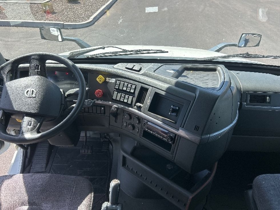 Sleeper Tractor-Heavy Duty Tractors-Volvo-2022-VNL64760-Louisville-KY-509,880\n\t\tmiles-$ 84,000 - Image 12