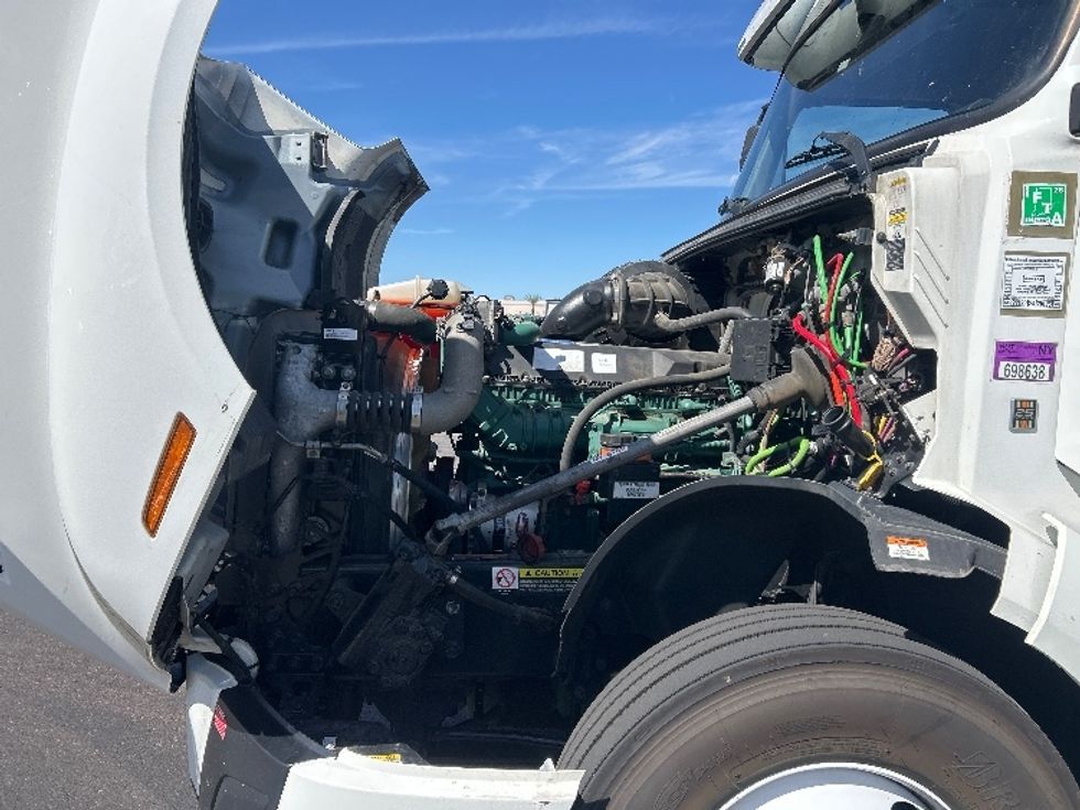 Sleeper Tractor-Heavy Duty Tractors-Volvo-2022-VNL64760-Louisville-KY-509,880\n\t\tmiles-$ 84,000 - Image 21