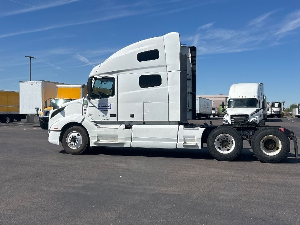 Sleeper Tractor-Heavy Duty Tractors-Volvo-2022-VNL64760-Louisville-KY-509,880\n\t\tmiles-$ 84,000 - Image 4