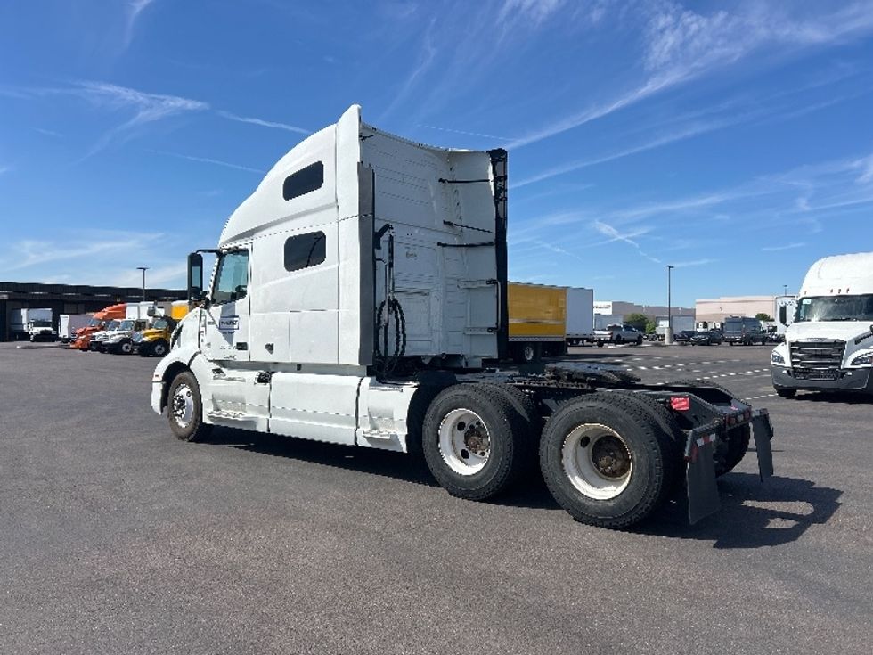Sleeper Tractor-Heavy Duty Tractors-Volvo-2022-VNL64760-Louisville-KY-509,880\n\t\tmiles-$ 84,000 - Image 5