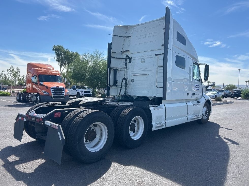 Sleeper Tractor-Heavy Duty Tractors-Volvo-2022-VNL64760-Louisville-KY-509,880\n\t\tmiles-$ 84,000 - Image 7