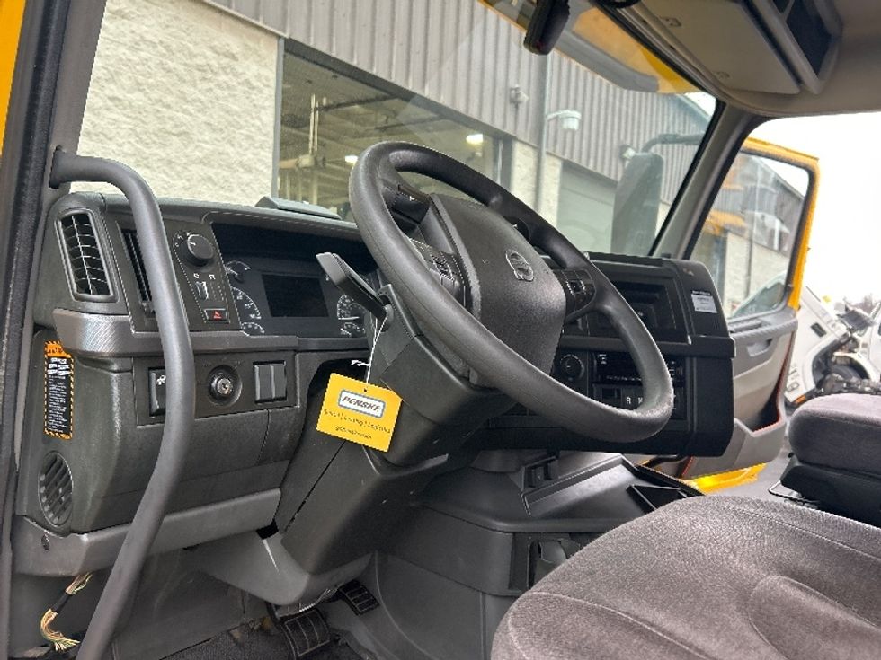 Sleeper Tractor-Heavy Duty Tractors-Volvo-2022-VNL64760-Louisville-KY-560,819\n\t\tmiles-$ 58,750 - Image 10