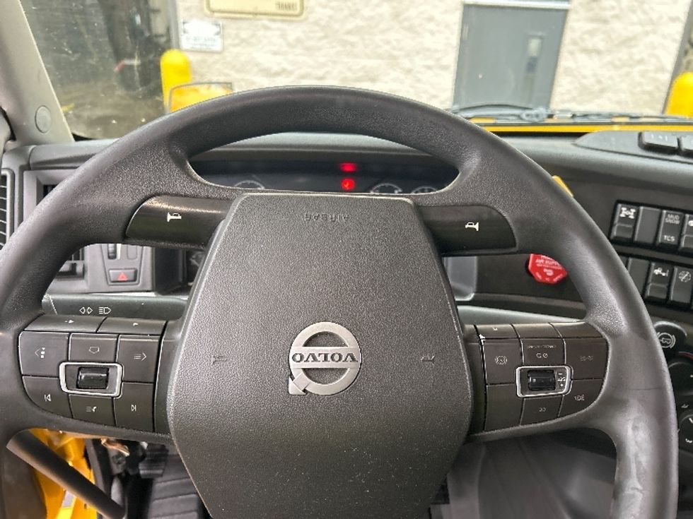 Sleeper Tractor-Heavy Duty Tractors-Volvo-2022-VNL64760-Louisville-KY-560,819\n\t\tmiles-$ 58,750 - Image 11