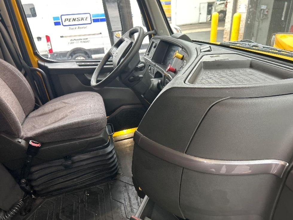 Sleeper Tractor-Heavy Duty Tractors-Volvo-2022-VNL64760-Louisville-KY-560,819\n\t\tmiles-$ 58,750 - Image 15