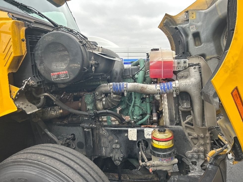 Sleeper Tractor-Heavy Duty Tractors-Volvo-2022-VNL64760-Louisville-KY-560,819\n\t\tmiles-$ 58,750 - Image 20