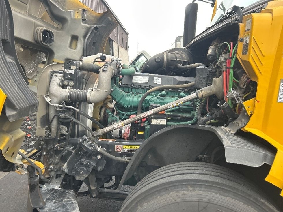 Sleeper Tractor-Heavy Duty Tractors-Volvo-2022-VNL64760-Louisville-KY-560,819\n\t\tmiles-$ 58,750 - Image 21