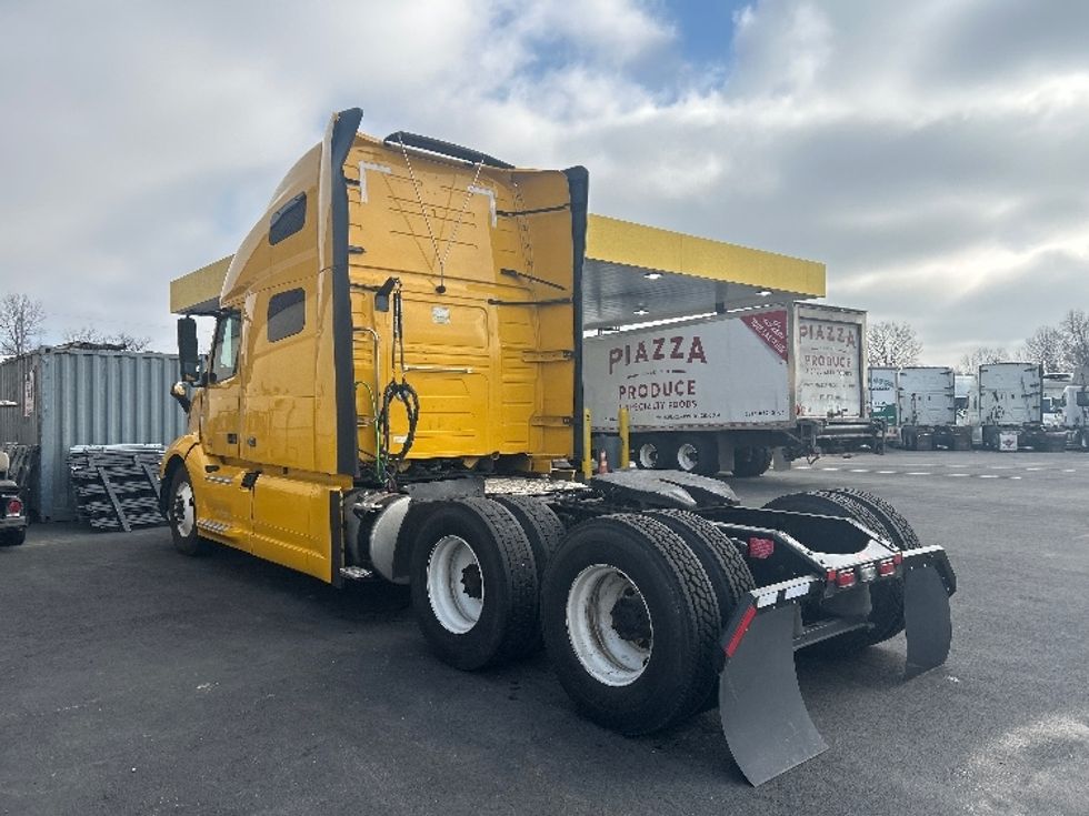 Sleeper Tractor-Heavy Duty Tractors-Volvo-2022-VNL64760-Louisville-KY-560,819\n\t\tmiles-$ 58,750 - Image 5
