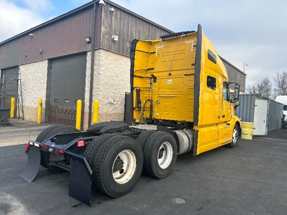 Sleeper Tractor-Heavy Duty Tractors-Volvo-2022-VNL64760-Louisville-KY-560,819\n\t\tmiles-$ 58,750 - Image 7