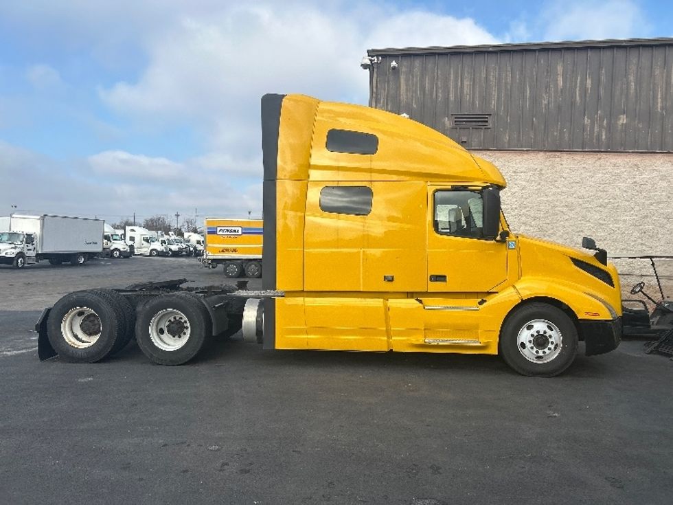 Sleeper Tractor-Heavy Duty Tractors-Volvo-2022-VNL64760-Louisville-KY-560,819\n\t\tmiles-$ 58,750 - Image 8
