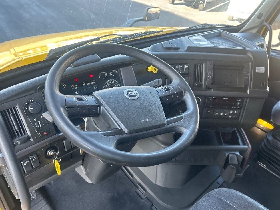 Sleeper Tractor-Heavy Duty Tractors-Volvo-2022-VNL64760-Louisville-KY-638,750\n\t\tmiles-$ 51,250 - Image 10