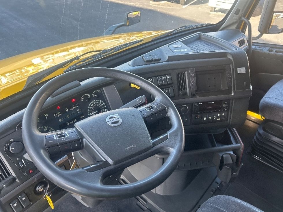Sleeper Tractor-Heavy Duty Tractors-Volvo-2022-VNL64760-Louisville-KY-638,750\n\t\tmiles-$ 51,250 - Image 11
