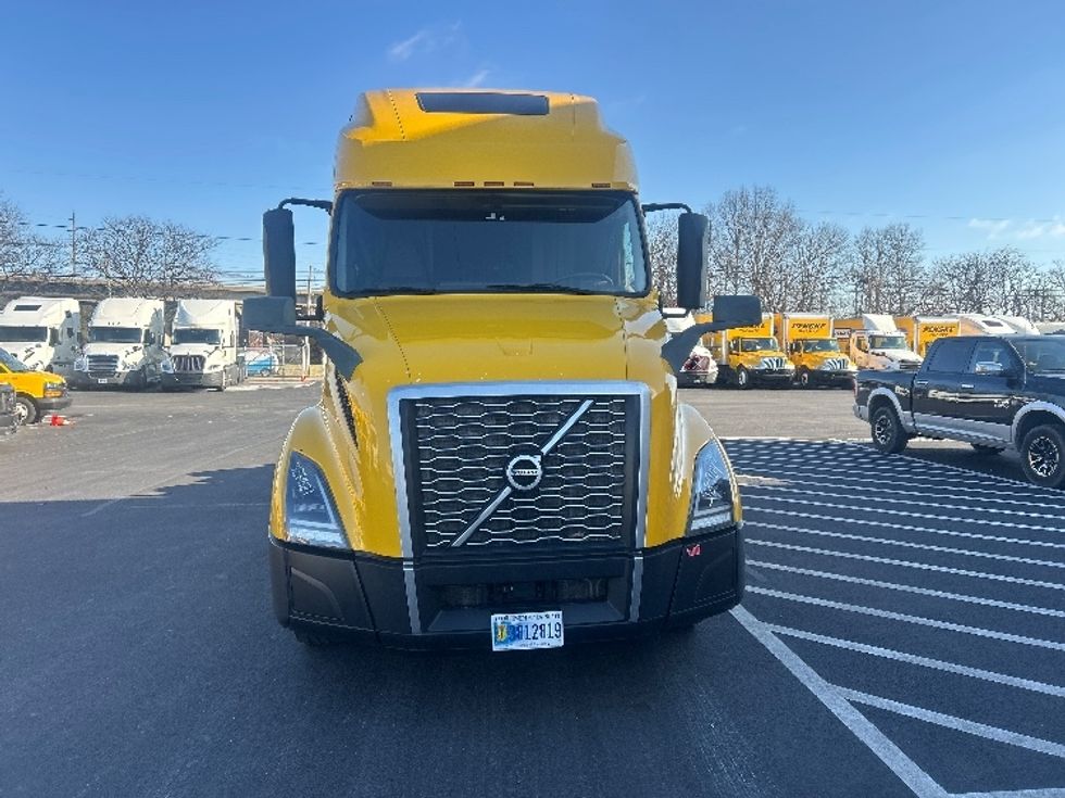 Sleeper Tractor-Heavy Duty Tractors-Volvo-2022-VNL64760-Louisville-KY-638,750\n\t\tmiles-$ 51,250 - Image 2