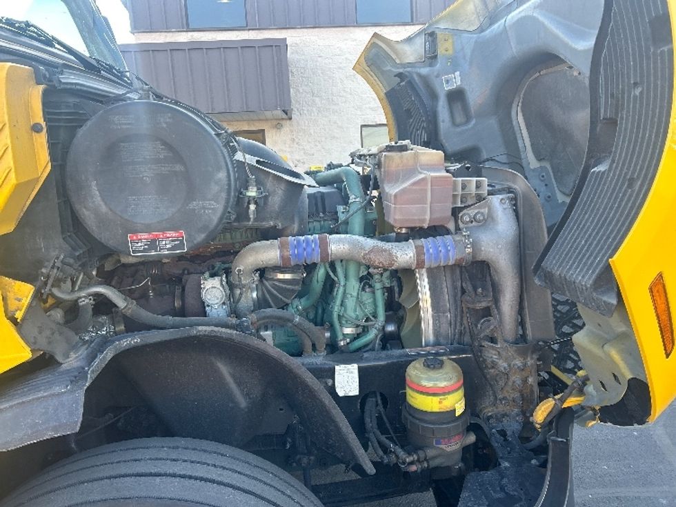 Sleeper Tractor-Heavy Duty Tractors-Volvo-2022-VNL64760-Louisville-KY-638,750\n\t\tmiles-$ 51,250 - Image 20