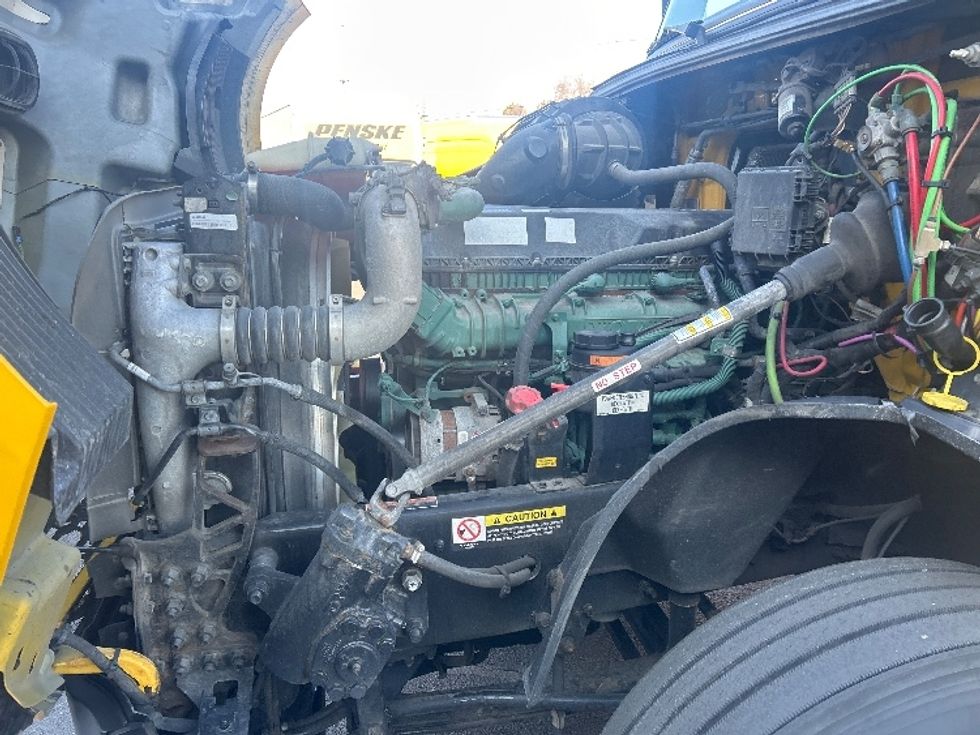 Sleeper Tractor-Heavy Duty Tractors-Volvo-2022-VNL64760-Louisville-KY-638,750\n\t\tmiles-$ 51,250 - Image 21
