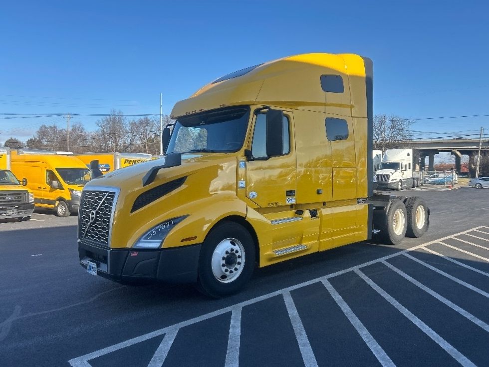 Sleeper Tractor-Heavy Duty Tractors-Volvo-2022-VNL64760-Louisville-KY-638,750\n\t\tmiles-$ 51,250 - Image 3