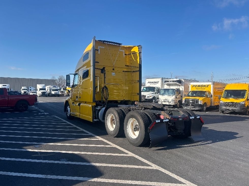 Sleeper Tractor-Heavy Duty Tractors-Volvo-2022-VNL64760-Louisville-KY-638,750\n\t\tmiles-$ 51,250 - Image 5