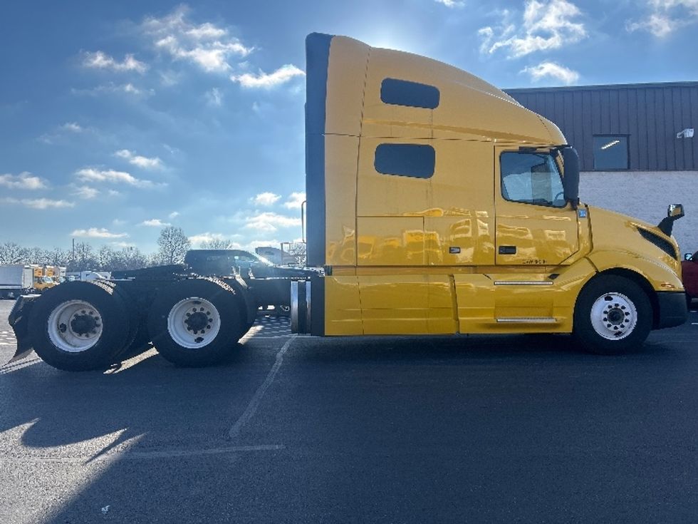 Sleeper Tractor-Heavy Duty Tractors-Volvo-2022-VNL64760-Louisville-KY-638,750\n\t\tmiles-$ 51,250 - Image 8