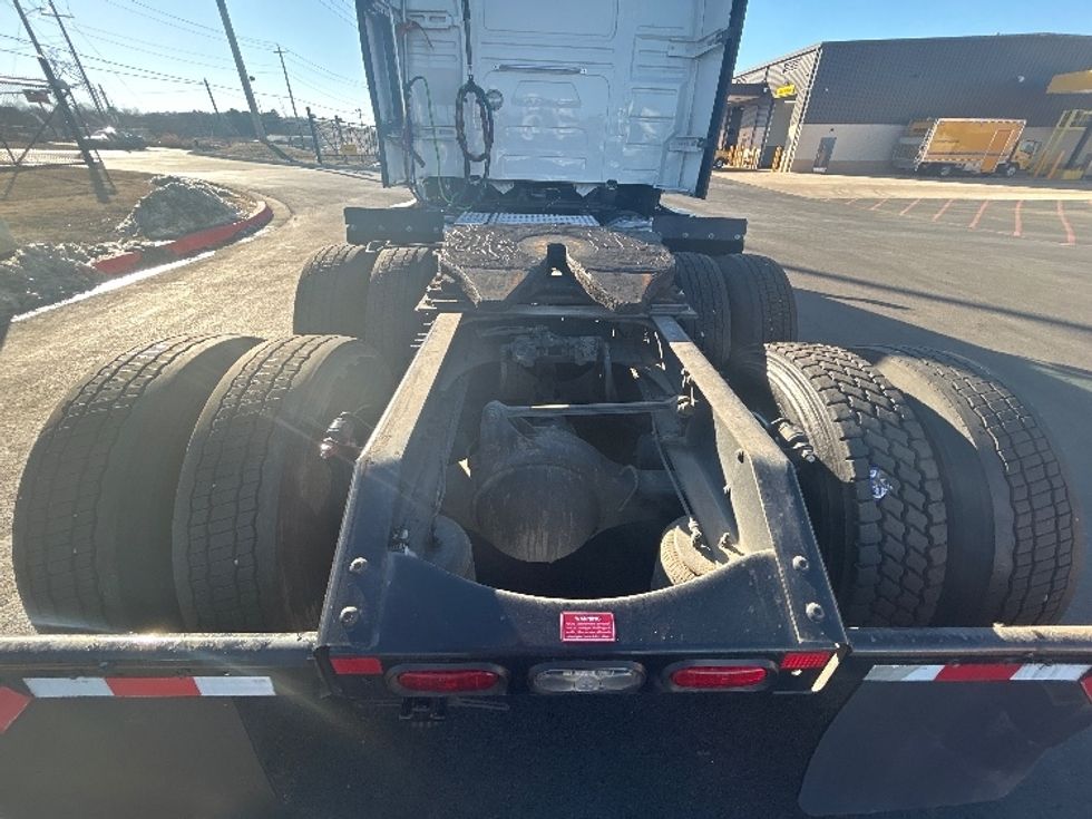 Sleeper Tractor-Heavy Duty Tractors-Volvo-2022-VNL64760-Lowell-AR-399,790\n\t\tmiles-$ 81,500 - Image 6