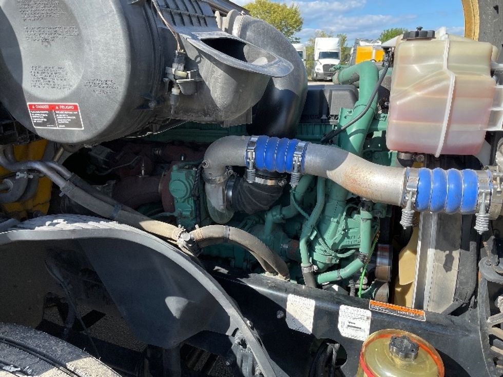 Sleeper Tractor-Heavy Duty Tractors-Volvo-2022-VNL64760-Lowell-AR-518,646\n\t\tmiles-$ 69,000 - Image 20