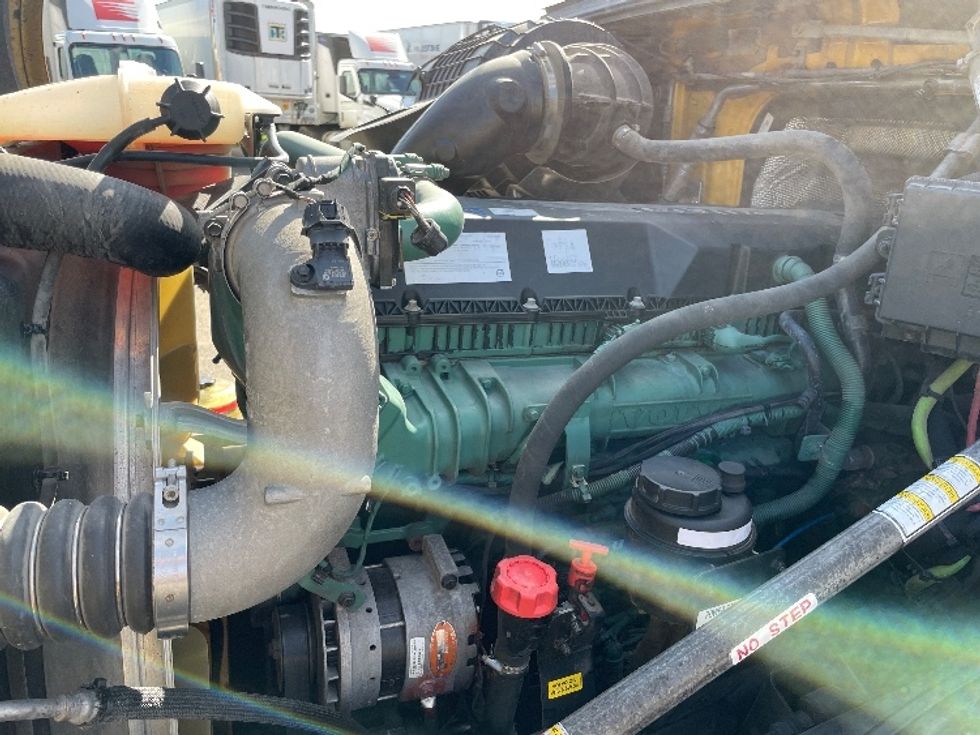 Sleeper Tractor-Heavy Duty Tractors-Volvo-2022-VNL64760-Lowell-AR-518,646\n\t\tmiles-$ 69,000 - Image 21