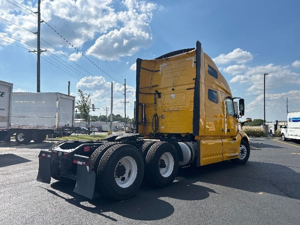 Sleeper Tractor-Heavy Duty Tractors-Volvo-2022-VNL64760-Lowell-AR-518,646\n\t\tmiles-$ 69,000 - Image 7