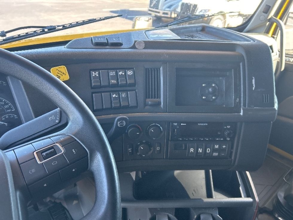 Sleeper Tractor-Heavy Duty Tractors-Volvo-2022-VNL64760-Madison-AL-286,847\n\t\tmiles-$ 92,000 - Image 12