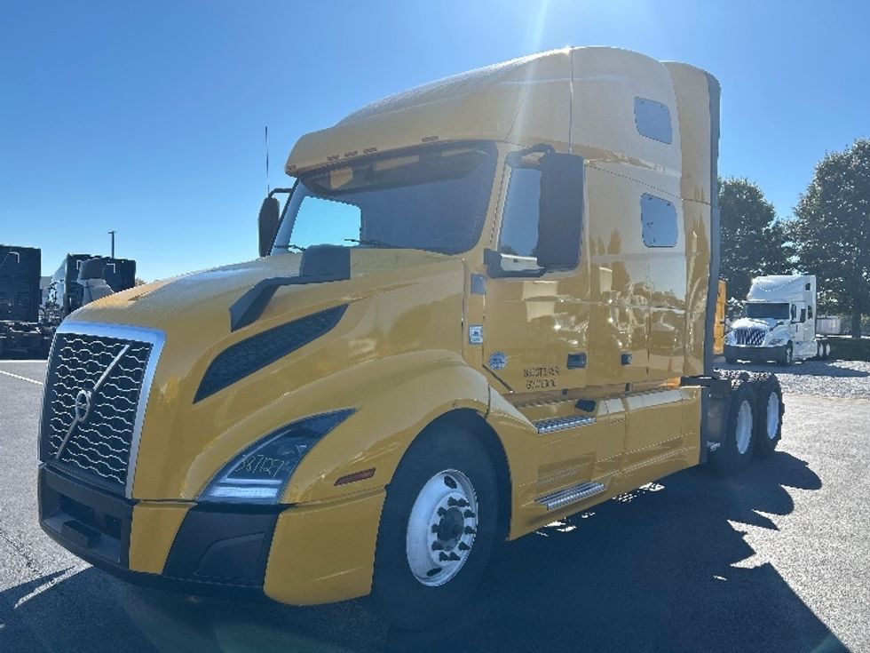 2022 Volvo Truck VNL photo 3