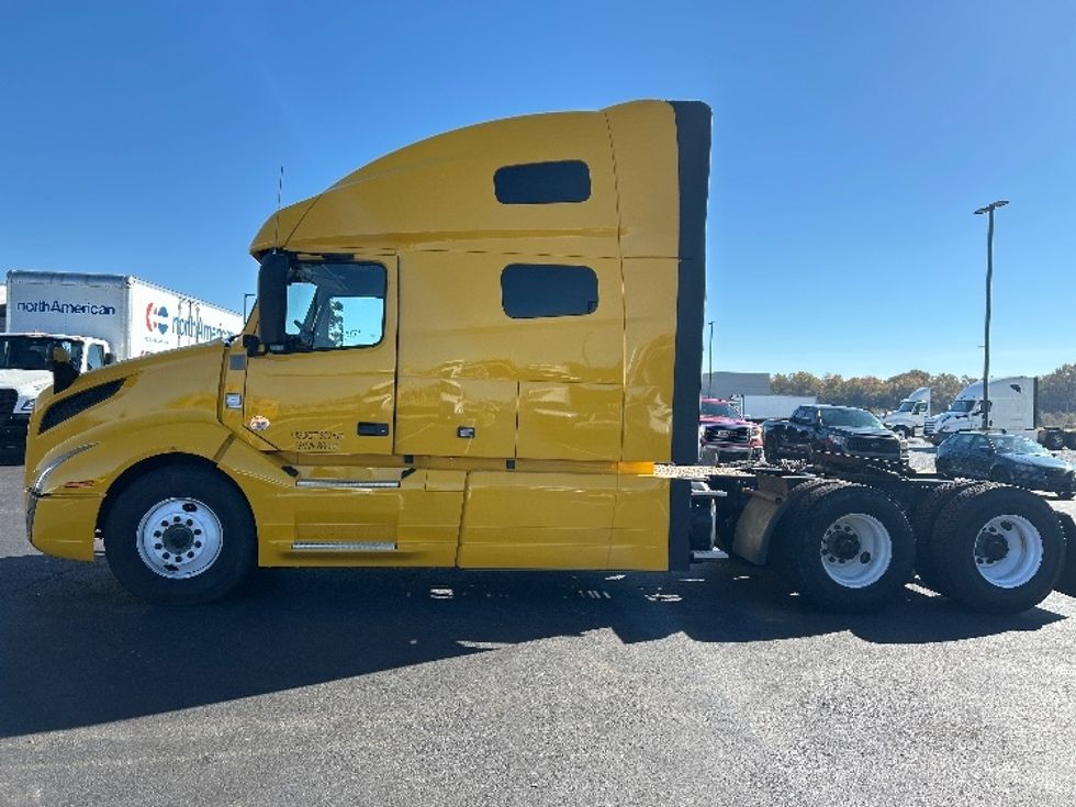 2022 Volvo Truck VNL photo 4