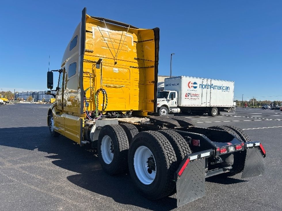 Sleeper Tractor-Heavy Duty Tractors-Volvo-2022-VNL64760-Madison-AL-286,847\n\t\tmiles-$ 92,000 - Image 5