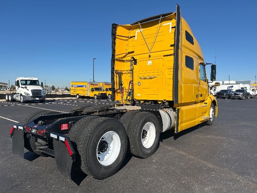 Sleeper Tractor-Heavy Duty Tractors-Volvo-2022-VNL64760-Madison-AL-286,847\n\t\tmiles-$ 92,000 - Image 7