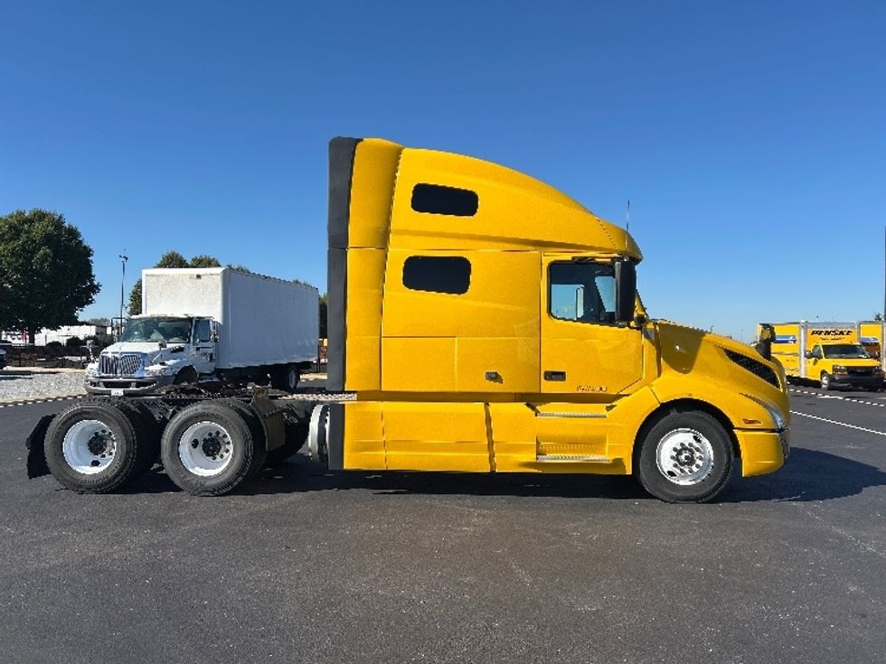 Sleeper Tractor-Heavy Duty Tractors-Volvo-2022-VNL64760-Madison-AL-286,847\n\t\tmiles-$ 92,000 - Image 8