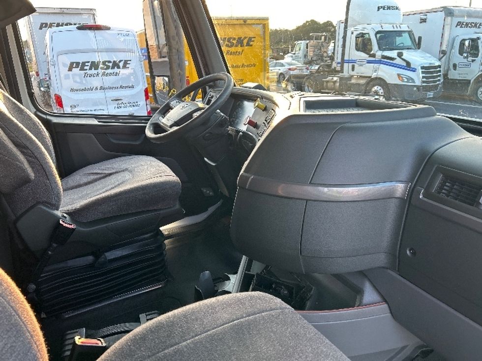 Sleeper Tractor-Heavy Duty Tractors-Volvo-2022-VNL64760-Madison-AL-534,241\n\t\tmiles-$ 71,500 - Image 15
