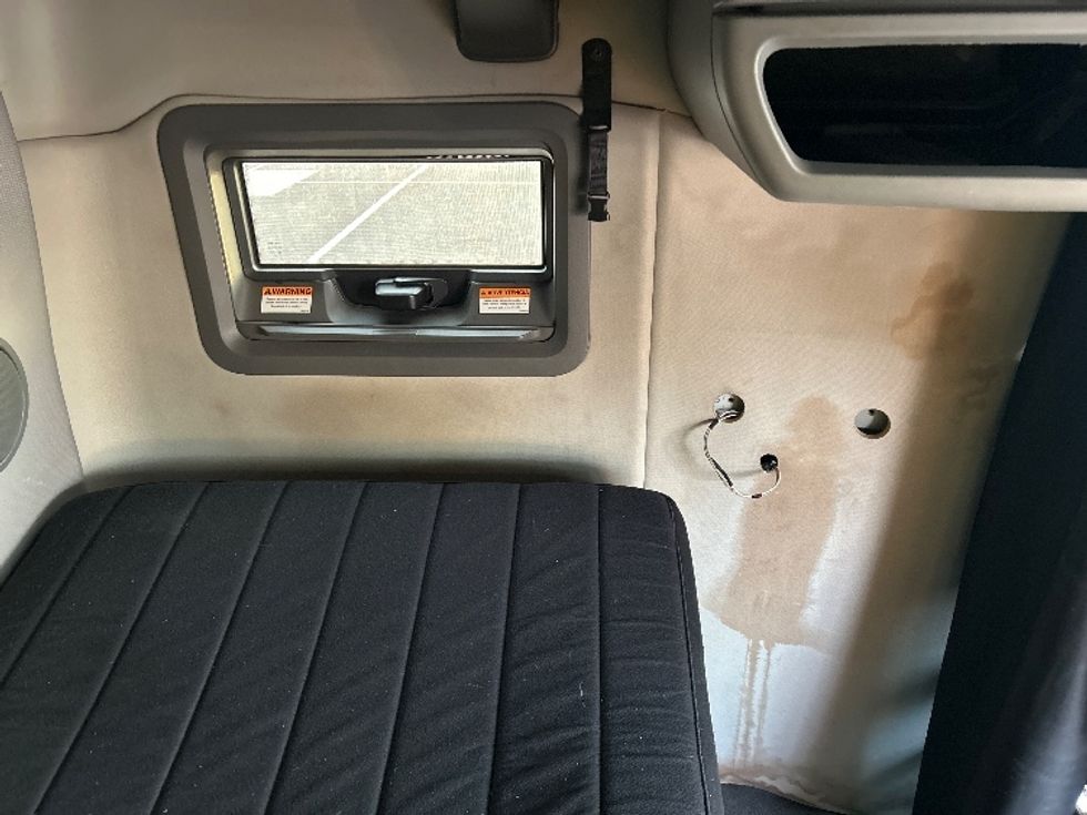 Sleeper Tractor-Heavy Duty Tractors-Volvo-2022-VNL64760-Madison-AL-534,241\n\t\tmiles-$ 71,500 - Image 18